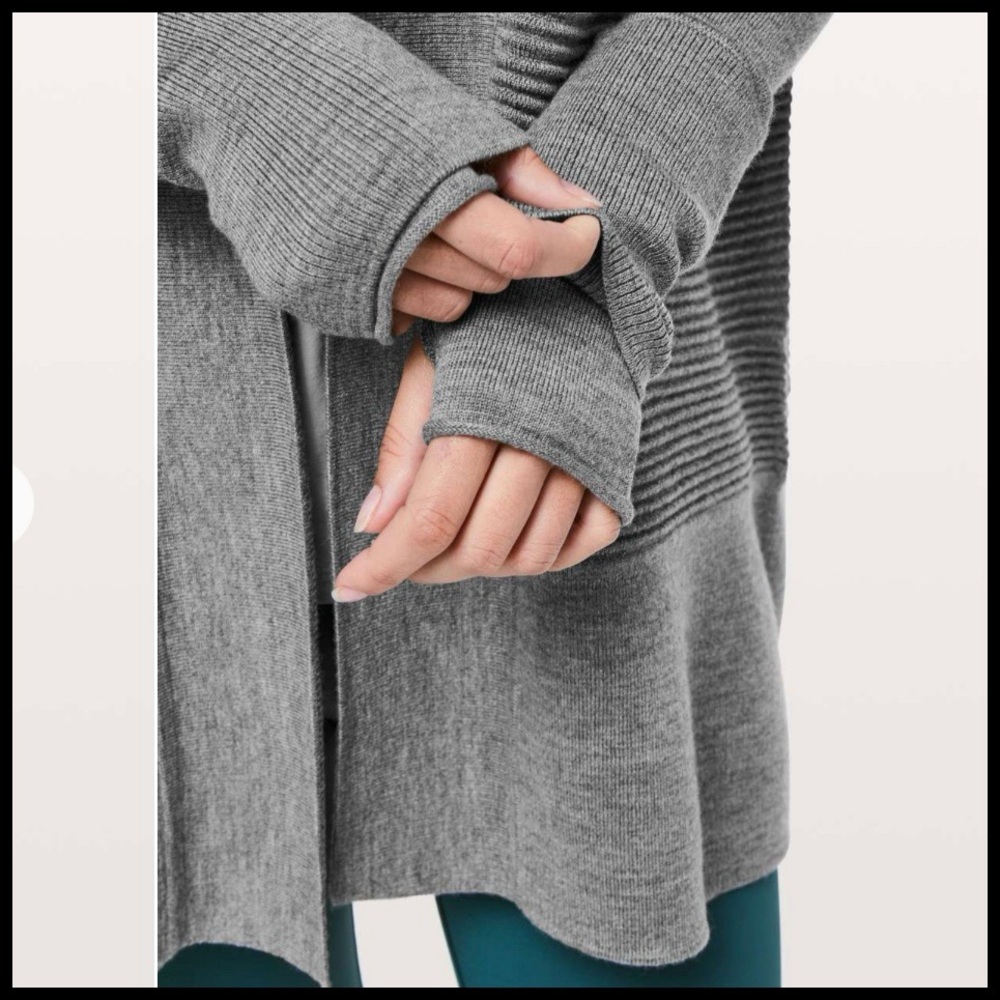 lululemon athletica Sit In Lotus Wrap in Heathered Grey. - Picture 4 of 4